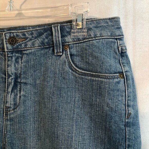 Falls Creek  Denim Med Wash Shorts Ladies 8 - Picture 7 of 11